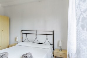 2 bedrooms, bed sheets