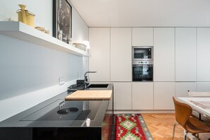 Refrigerador, microondas, horno y lavavajillas
