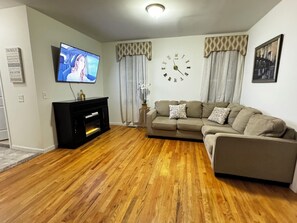 Smart TV, fireplace, books, stereo