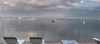 Waterfront Loft 1BR / Bayfront Deck + Beach Access