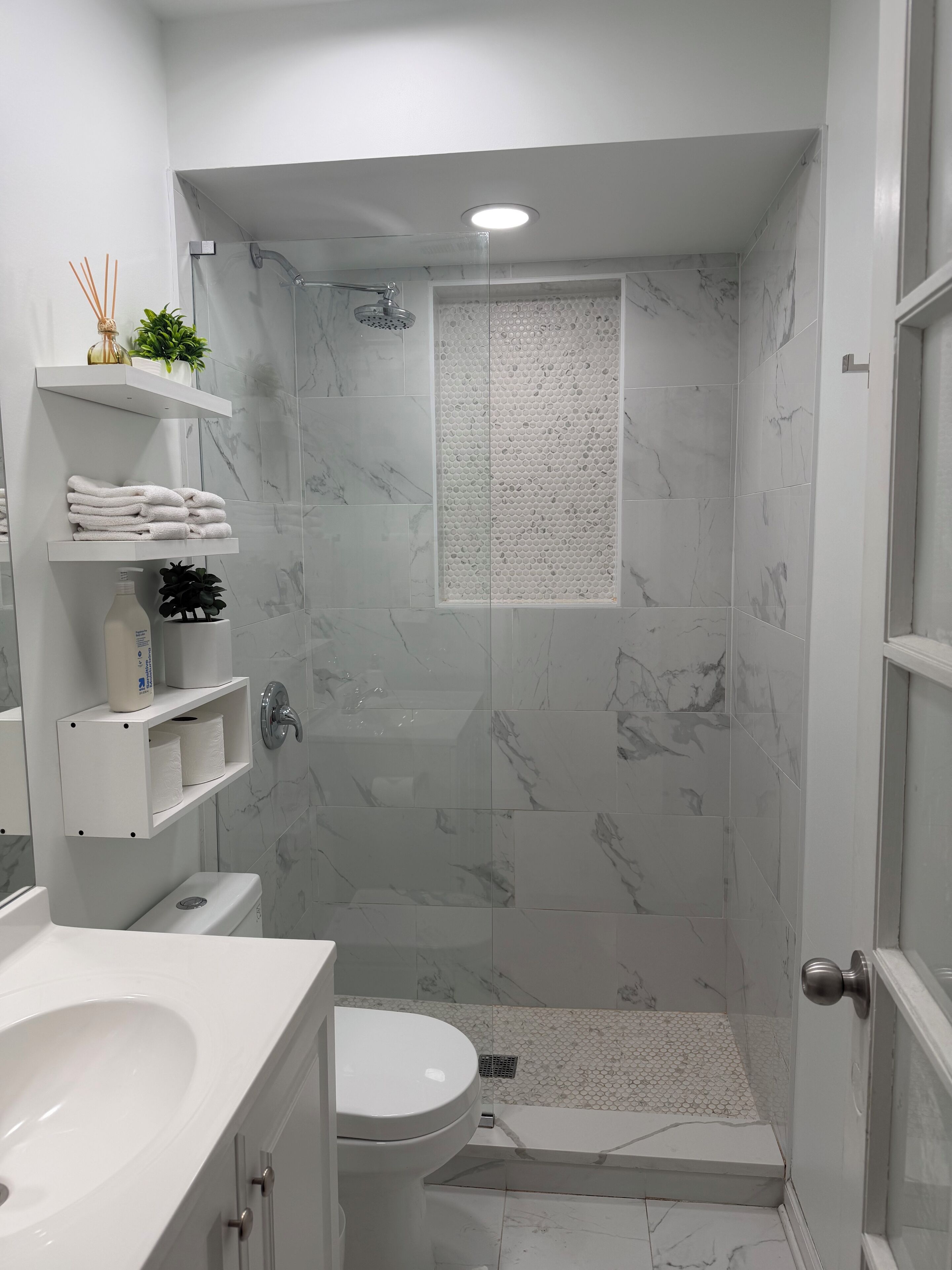 Dusche, Haartrockner, Handtücher, Seife