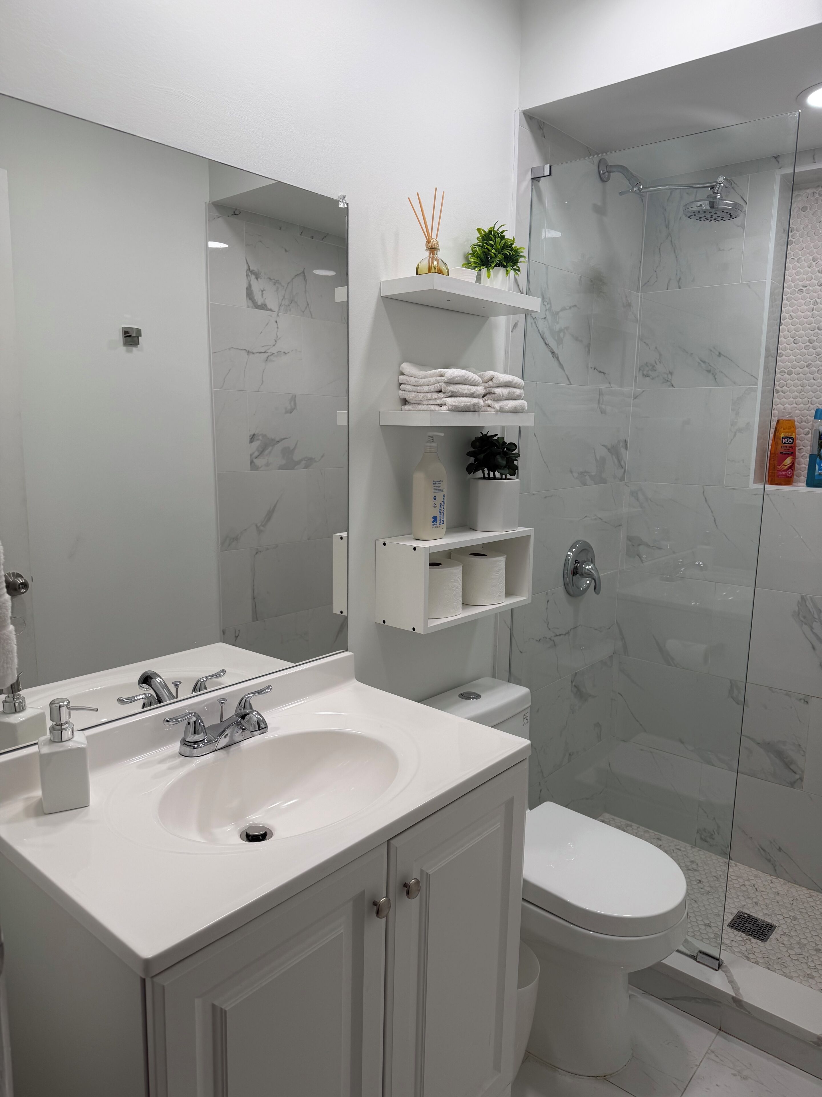 Bruser, hårtørrer, håndklæder, Sæbe