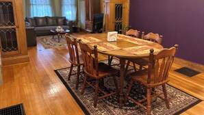 A dining area with a wooden table, chairs, and a patterned table runner. - A sweetheart home
3-bedroom vacation home, 6 minutes to Rivers Casino & Resort (Schenectady)