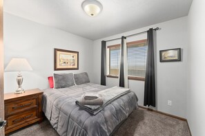 4 bedrooms, iron/ironing board, free WiFi, bed sheets
