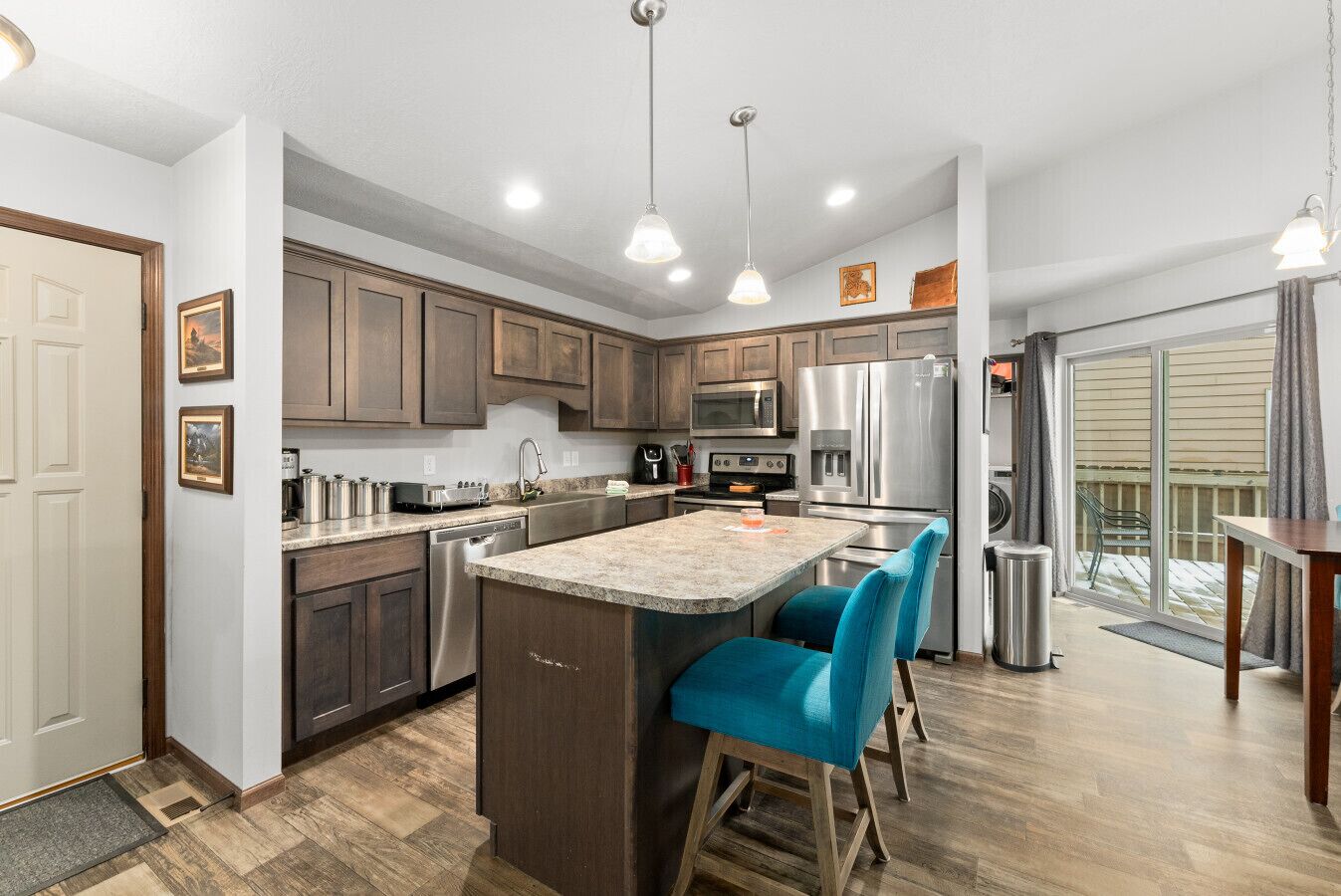 Frigorífic, microones, forn i placa de cuina 