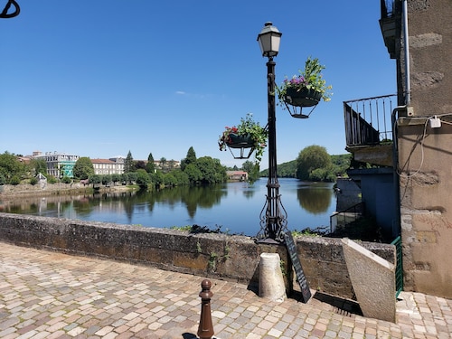 2Bed House Sleeps 4 - Parking, Views, 3min to Town