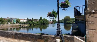 2Bed House Sleeps 4 - Parking, Views, 3min to Town