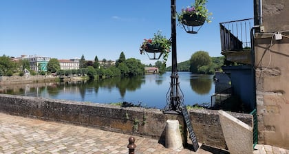 2Bed House Sleeps 4 - Parking, Views, 3min to Town