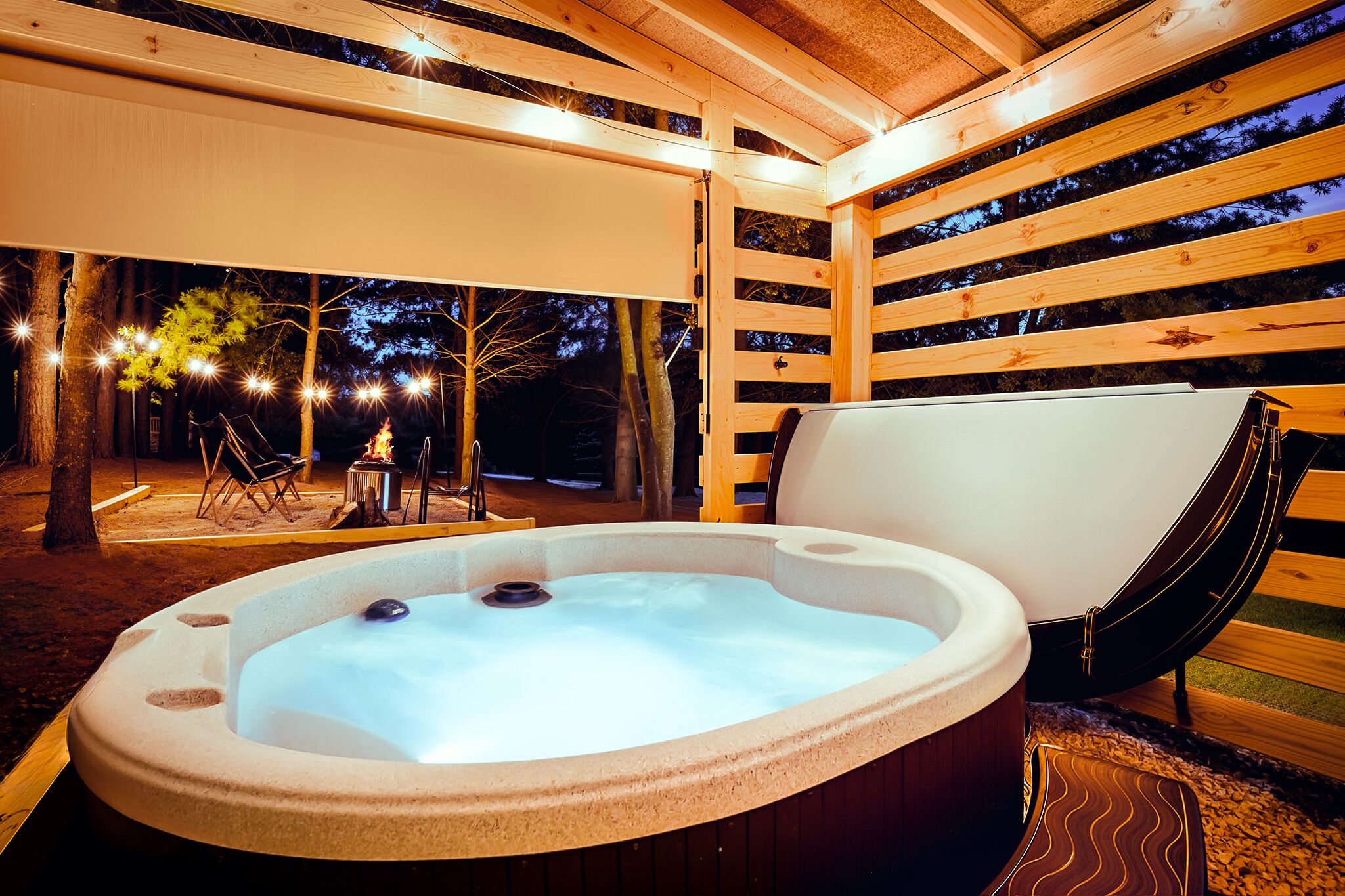 Outdoor spa tub