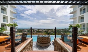15 outdoor pools