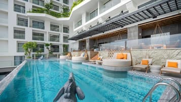 15 outdoor pools