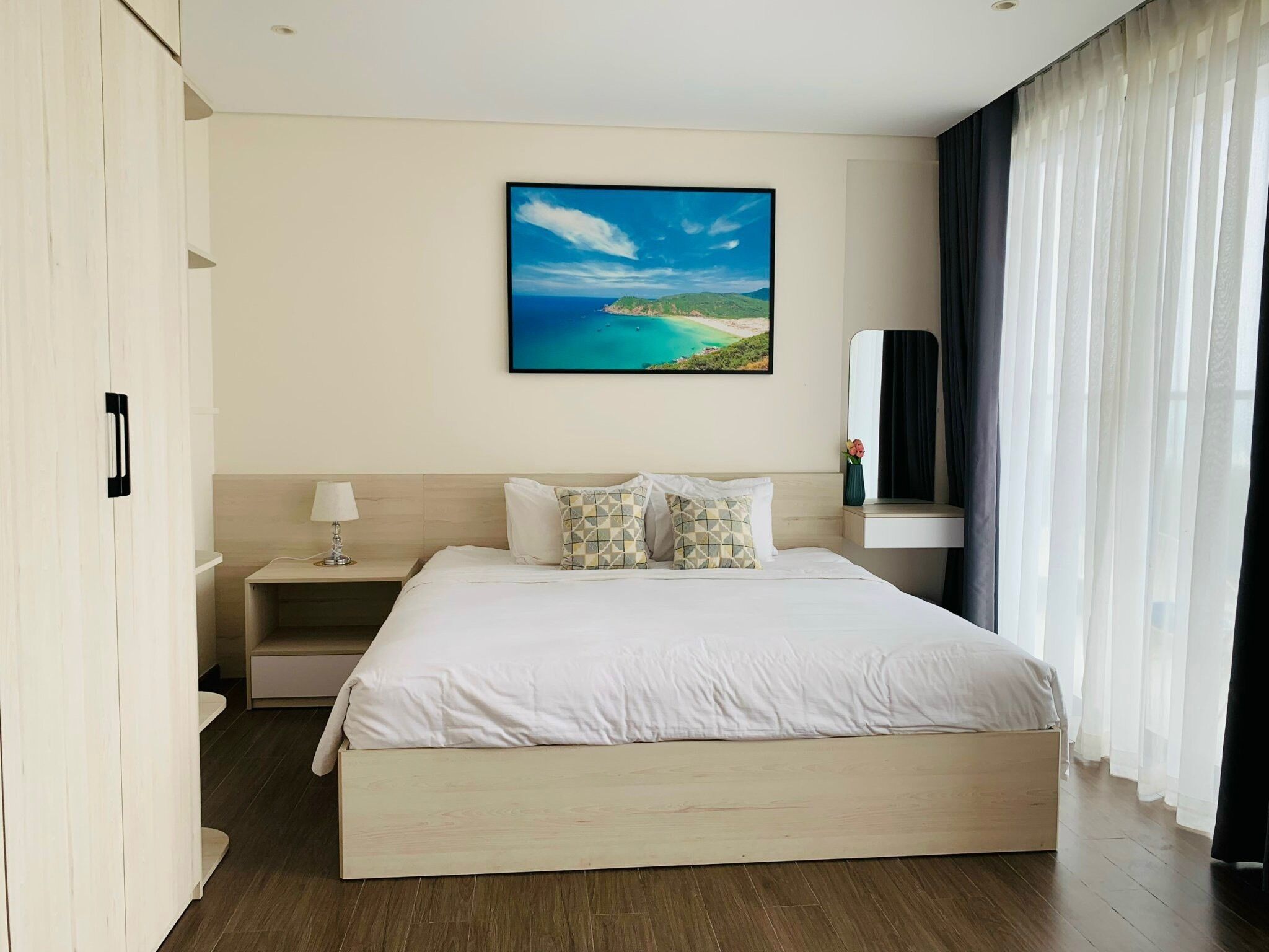 Quarto casal luxo | Roupas de cama premium, cofres nos quartos, individualmente mobiliados