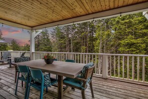 Outdoor dining - Ocean-View Seabrook Home - Private Hot Tub + Double Patio, Master on Main (Pacific Beach)