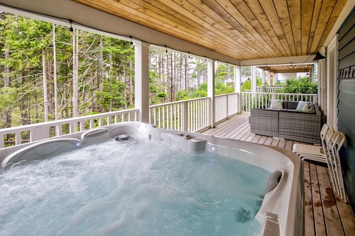 Ocean-View Seabrook Home - Private Hot Tub + Double Patio, Master on Main