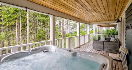 Ocean-View Seabrook Home - Private Hot Tub + Double Patio, Master on Main