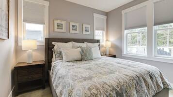 4 bedrooms, desk, iron/ironing board, free WiFi