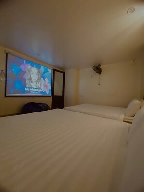 City-Apartment, Stadtblick | Allergikerbettwaren, Daunenbettdecken, Betten mit Memory-Foam-Matratzen