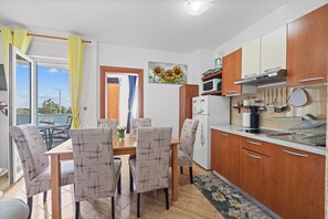 Fridge, microwave, stovetop, coffee/tea maker