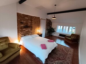 4 bedrooms, WiFi, bed sheets, wheelchair access - Northampton Oasis - 4 Bedroom House (Northampton)