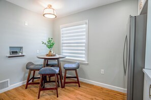 Dining - Cottage near Mt. Mary College (Milwaukee)