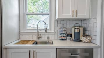 冰箱、微波炉、烤箱、炉灶