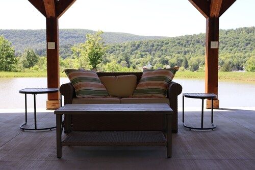 Private, rural and cozy. Pavilion with gorgeous view.