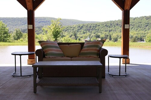 Mountain View Lodge w/ Pavilion & Fire Pit