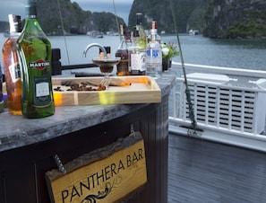 Bar (on property) - Hera Grand Luxury Cruise (Ha Long)