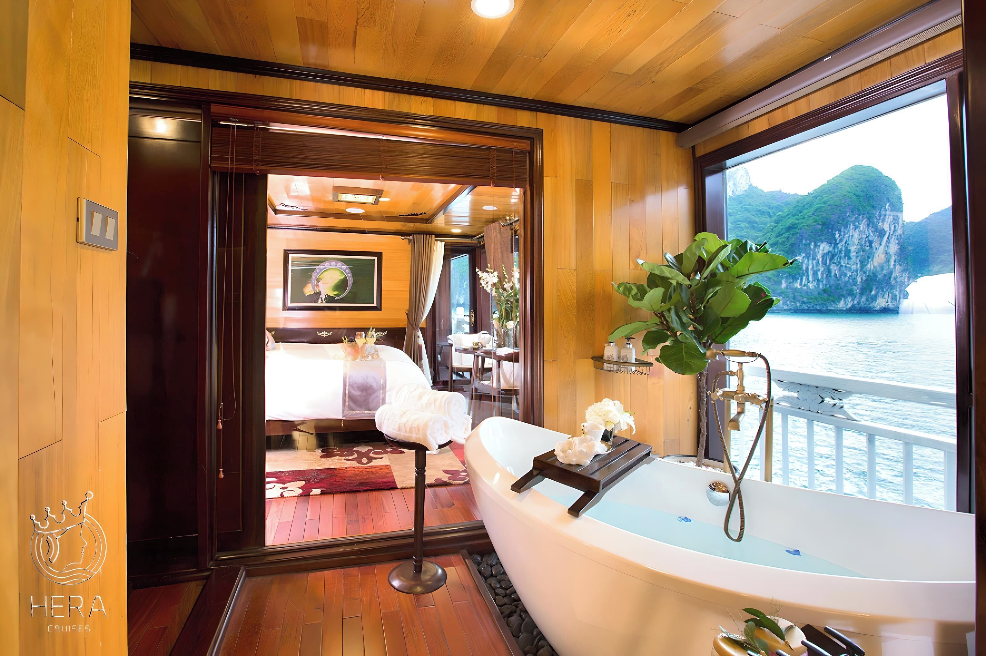 Ocean Suite with Private Balcony and Bathtub | Bathroom