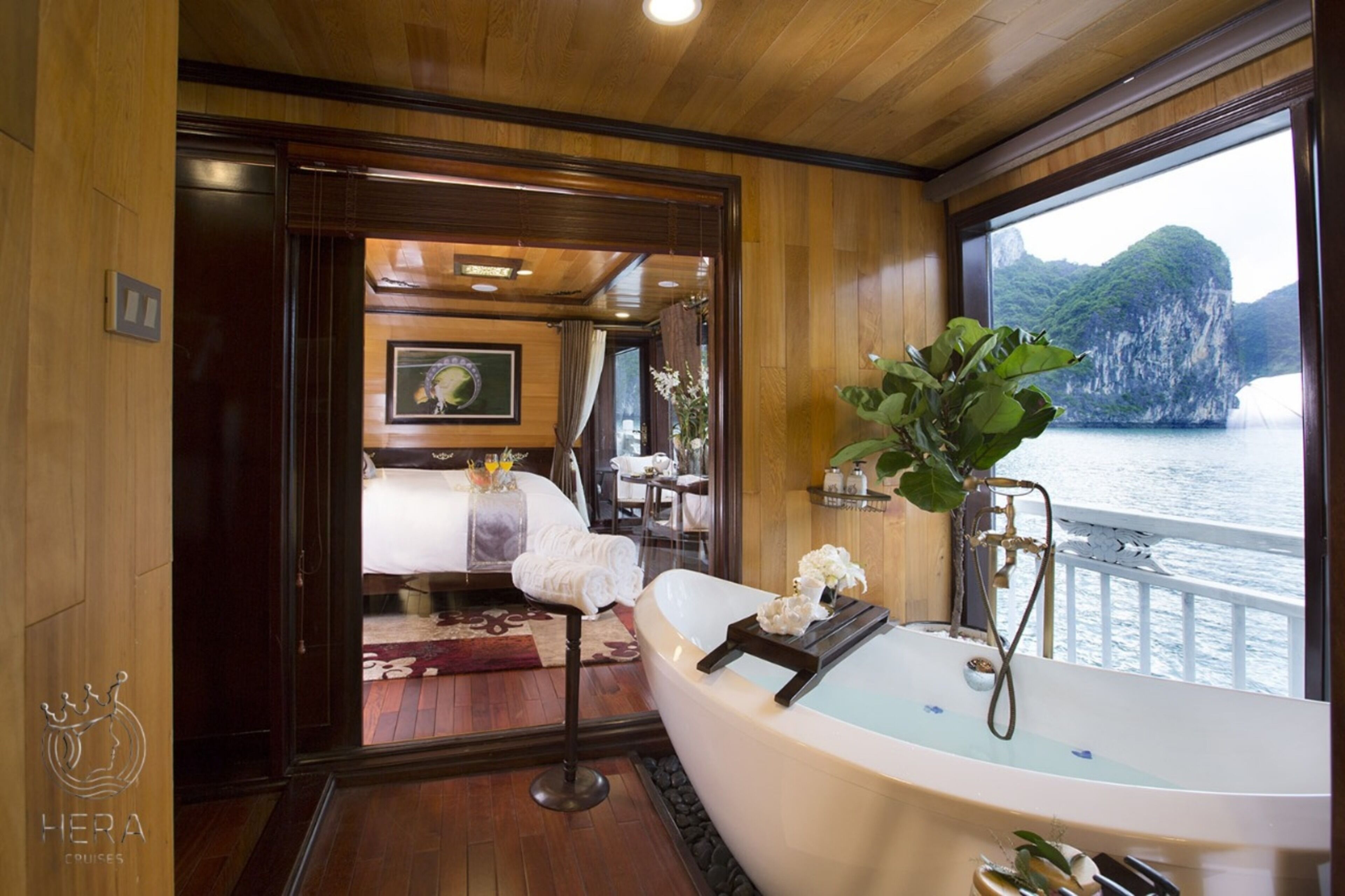 Panoramic Double or Twin Room, Balcony | Bathroom | Hair dryer, towels, shampoo, toilet paper