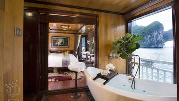 Panoramic Double or Twin Room, Balcony | Bathroom | Hair dryer, towels, shampoo, toilet paper