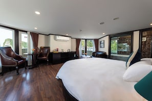 Ropa de cama de alta calidad, minibar y escritorio 