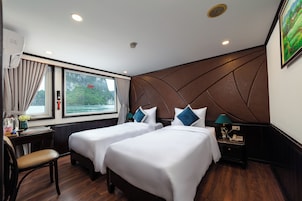 Deluxe Double or Twin Room with Ocean View | Premium bedding, minibar, desk, laptop workspace