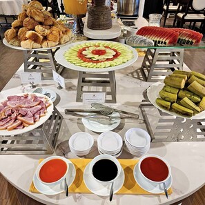 Free daily buffet breakfast  - Amanda Cruise Ha Long Bay (Ha Long)