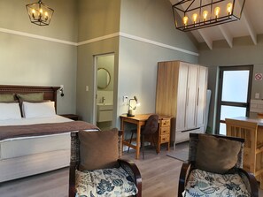 1 bedroom, iron/ironing board, WiFi, bed sheets - A private, sunny self-catering studio 900m from a blue flag beach. (Brenton-on-Sea)