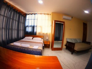 1 bedroom, free WiFi, bed sheets - Odessa - Galapagos Minisuite 500 ft From THE Ocean #1 (Puerto Ayora)