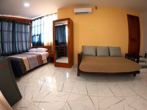 1 bedroom, free WiFi, bed sheets - Odessa - Galapagos Minisuite 500 ft From THE Ocean #1 (Puerto Ayora)