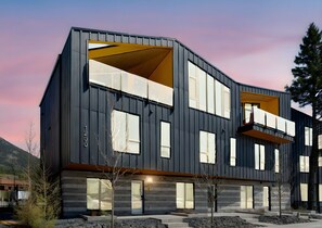 Exterior - 4 BR with Epic Mountain View, Hot Tub, Garage EV Port, Super High Ceiling (Canmore)