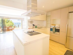 Fridge, microwave, oven, dishwasher - Lovely beachfront apartment (Puerto de Pollensa)