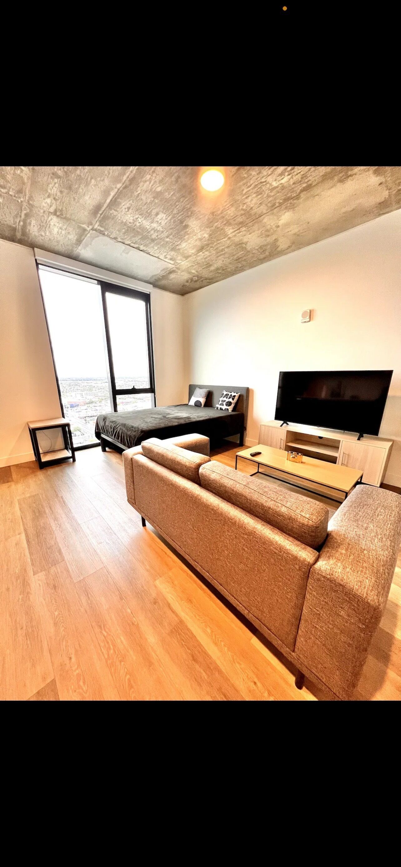 Charming Urban Oasis: Cozy Retreat in the Heart of the City