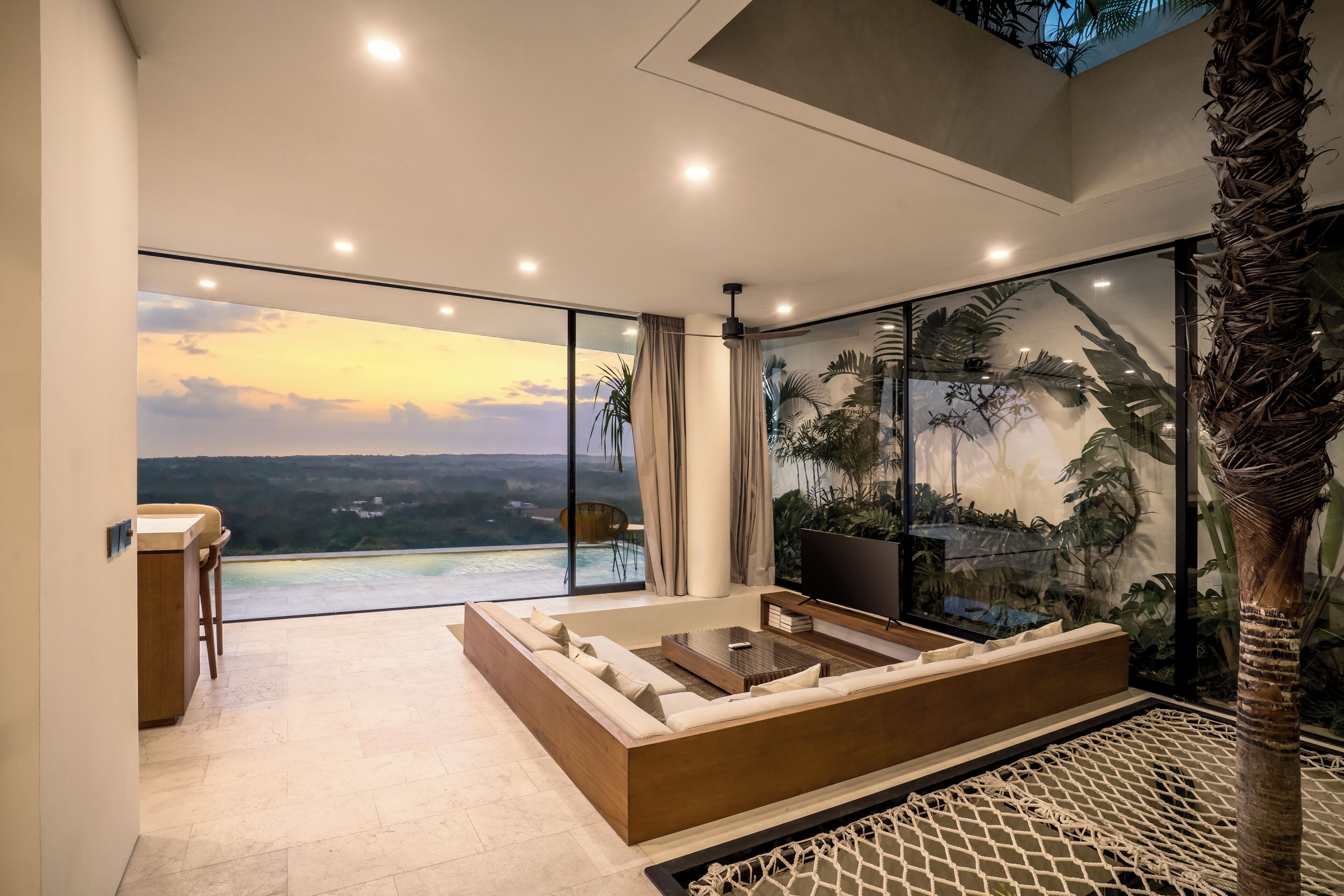 奢华别墅, 3 间卧室, 桑拿浴, 泳池景观 | 起居区 | 32-英寸智能电视（配备数码频道）