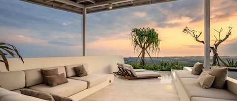 Luxury Villa, 3 Bedrooms, Sauna, Pool View | Veranda