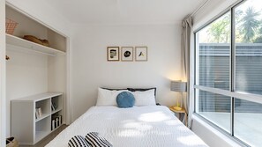 4 bedrooms, WiFi, bed sheets - Surf Mist Beautiful Noosa Heads Family Home (Noosa)