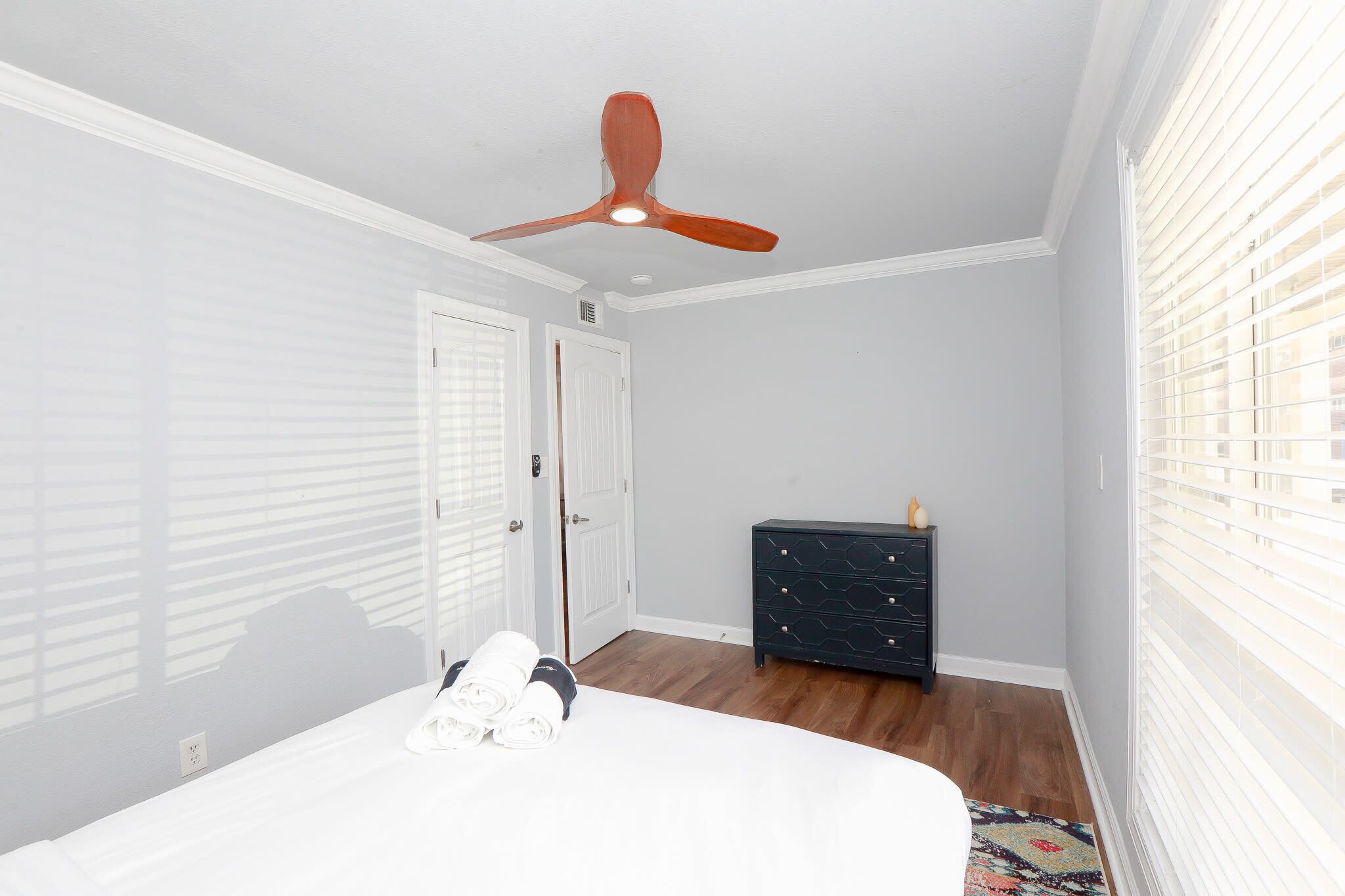 2 bedrooms, iron/ironing board, WiFi, bed sheets