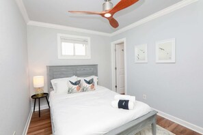 2 habitaciones, tabla de planchar con plancha, wifi y ropa de cama