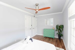 2 chambres, fer et planche à repasser, Wi-Fi, draps fournis