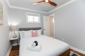 2 habitaciones, tabla de planchar con plancha, wifi y ropa de cama 