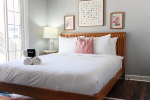 2 bedrooms, iron/ironing board, WiFi, bed sheets