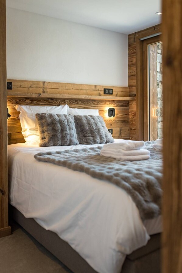 3 bedrooms, free WiFi - 12-person flat with jacuzzi in a new residence at the foot of the slopes (LA TOUSSUIRE)