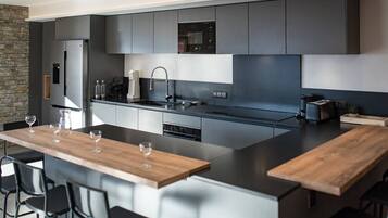 Fridge, oven, dishwasher, toaster